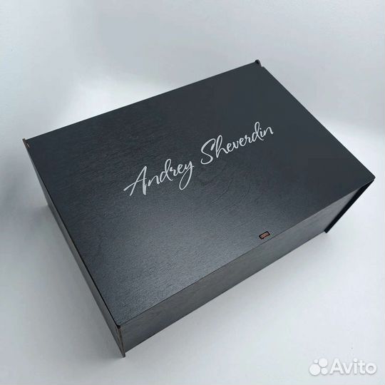 Большая подарочная коробка 32х22х13 см