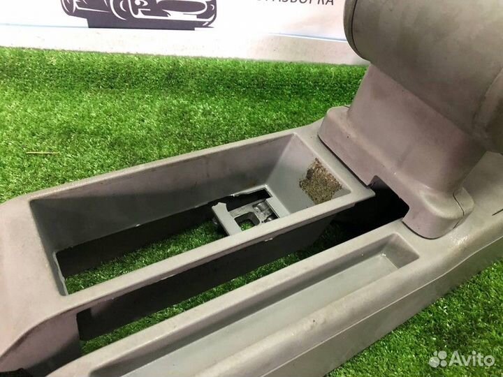 Подлокотник Volkswagen Passat