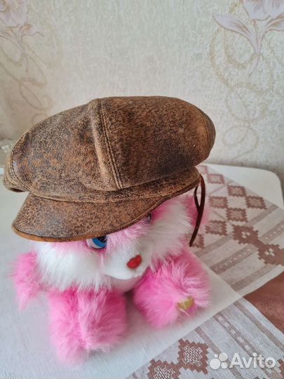 Кепка кожаная женская