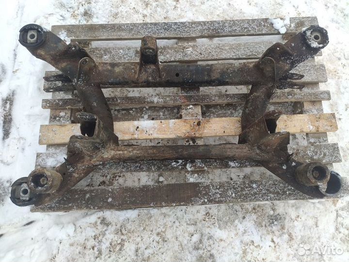 Подрамник задний Bmw Е38