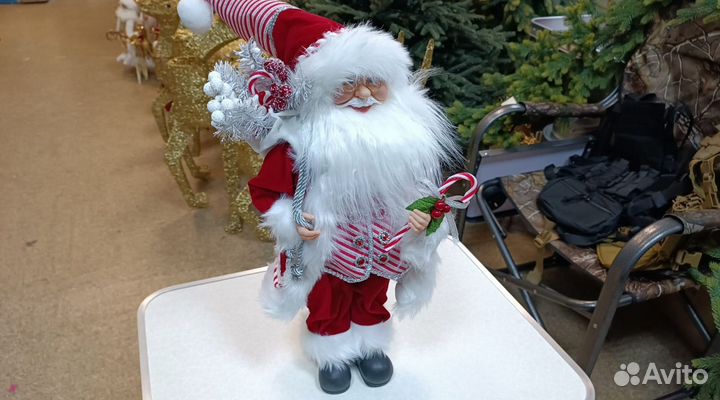 Дед Мороз под ёлку на Новый Год