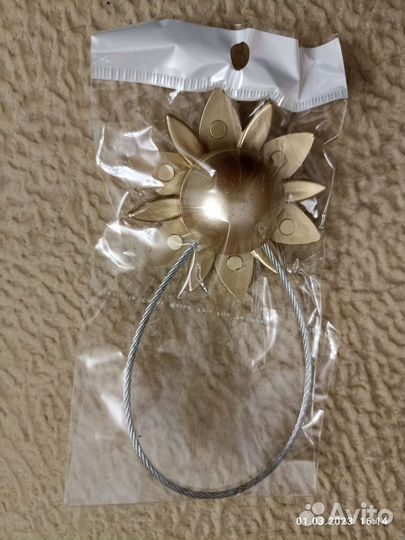 Клипса для штор со стразами на магните