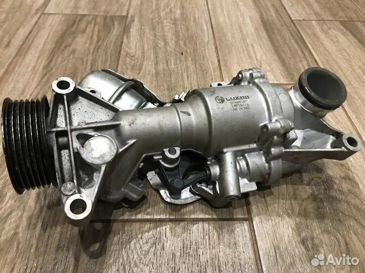 Насос водяной Mercedes-Benz