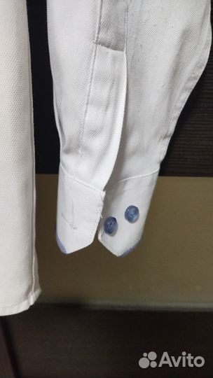 Продаю белую рубашку для мальчика