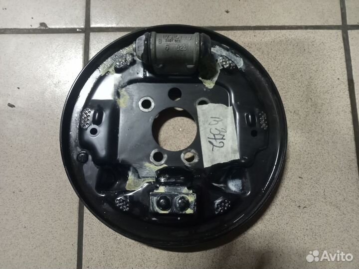 Щит тормозной левый с цилиндром Фабия 2