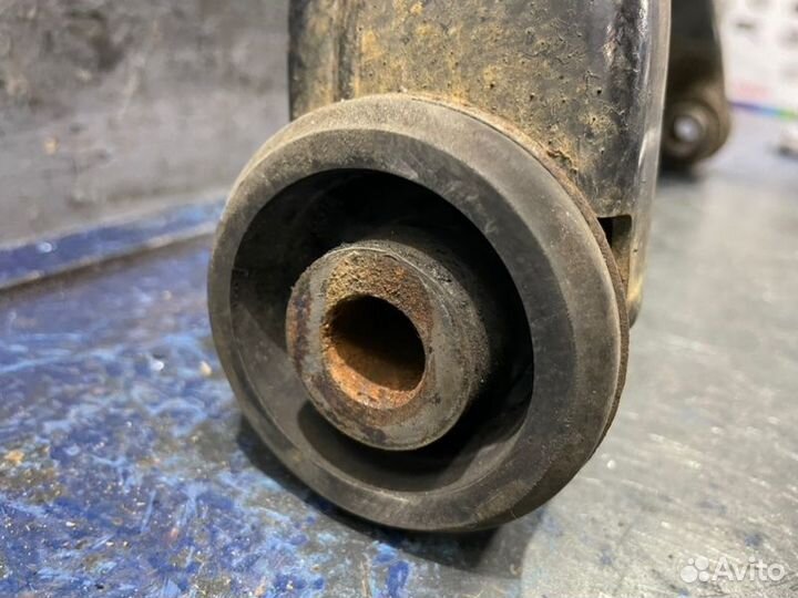 Рычаг нижний передний левый Mitsubishi Pajero 3