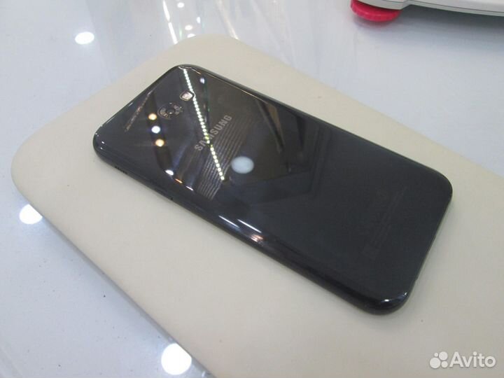Samsung Galaxy A7 (2017) SM-A720F/DS, 3/32 ГБ