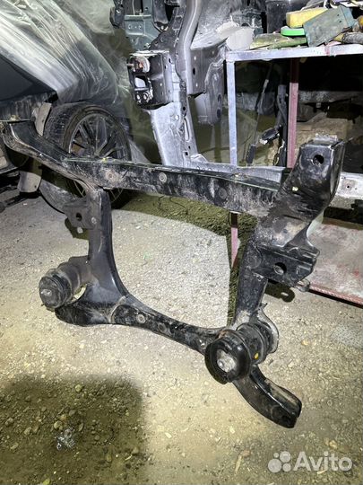 Передний подрамник Lexus GS350