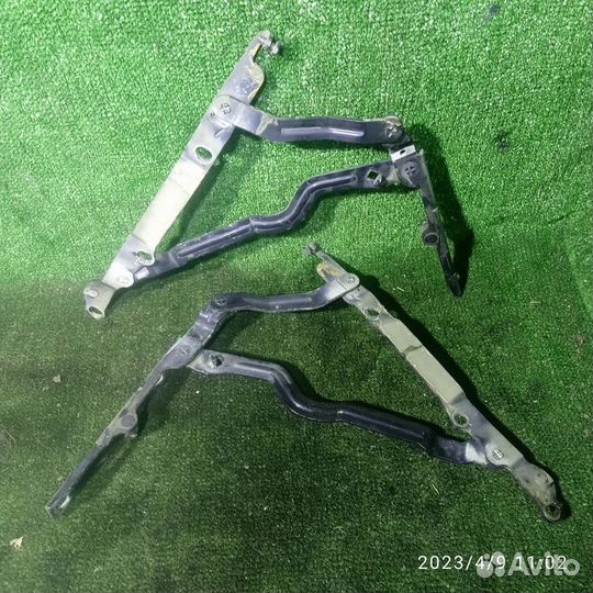 Петля крышки багажника Opel omega B