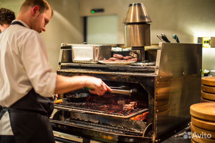 Повар хоспер (мангальщик)