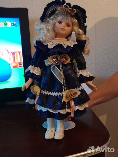 Кукла фарфоровая коллекционная