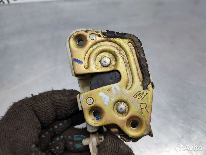 Замок двери Mitsubishi Libero CD5W 1998 г.в