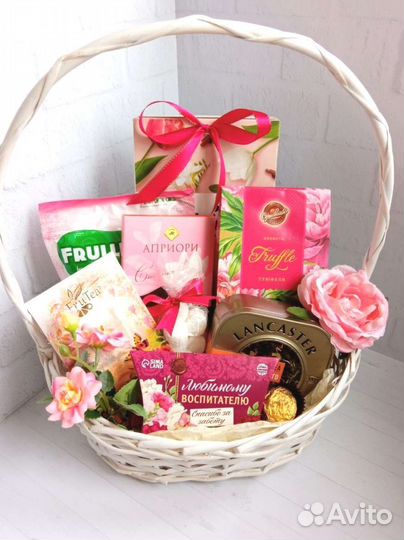Подарочная корзина для учителя на 1 сентября