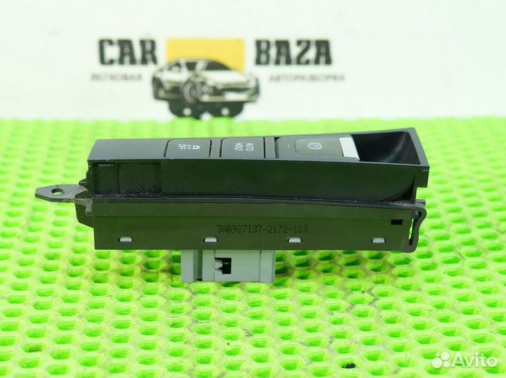 Кнопка фиксатора стояночного тормоза