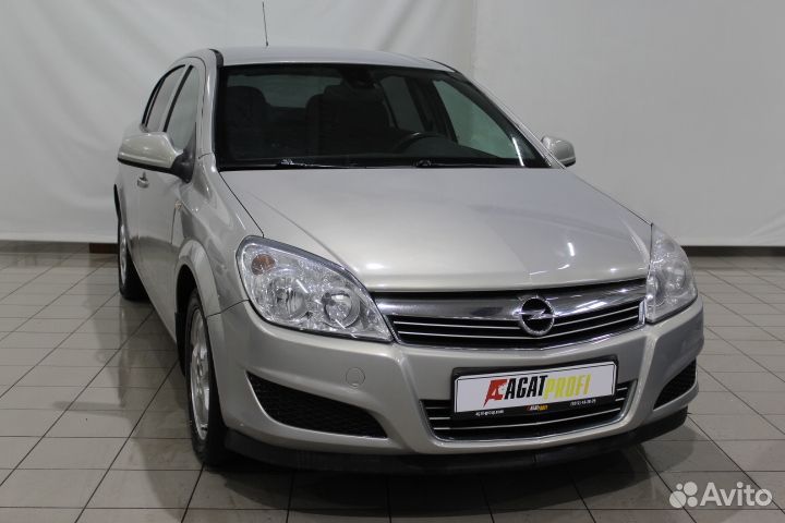 Opel Astra, 2010