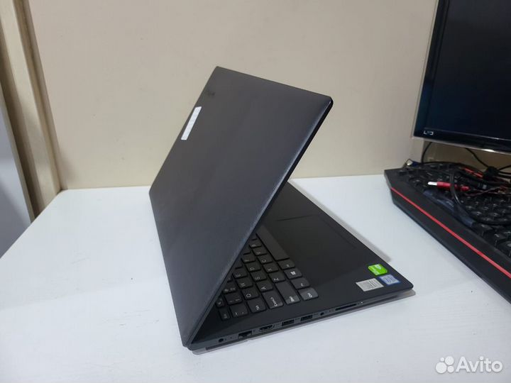 Lenovo i5 8250U 8gb MX 110 2gb