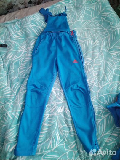 Лыжный разминочный костюм adidas 42 размер