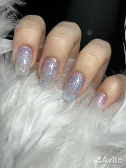 Модель на маникюр