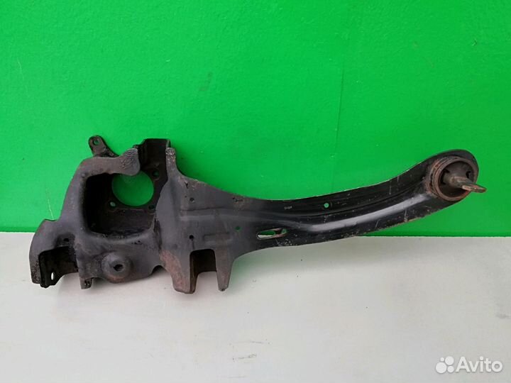 Кулак задний левый Форд Фокус 2 (1355136)