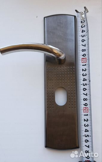 Ручка для наружной двери с личиной