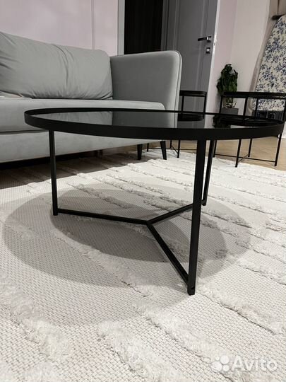 Журнальный черный стеклянный столик 80*80
