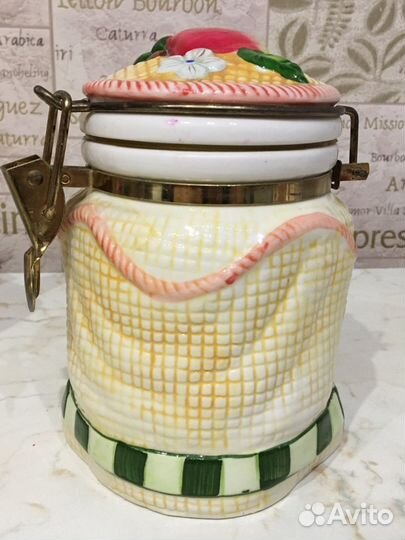 Заварочный чайник и сахарница