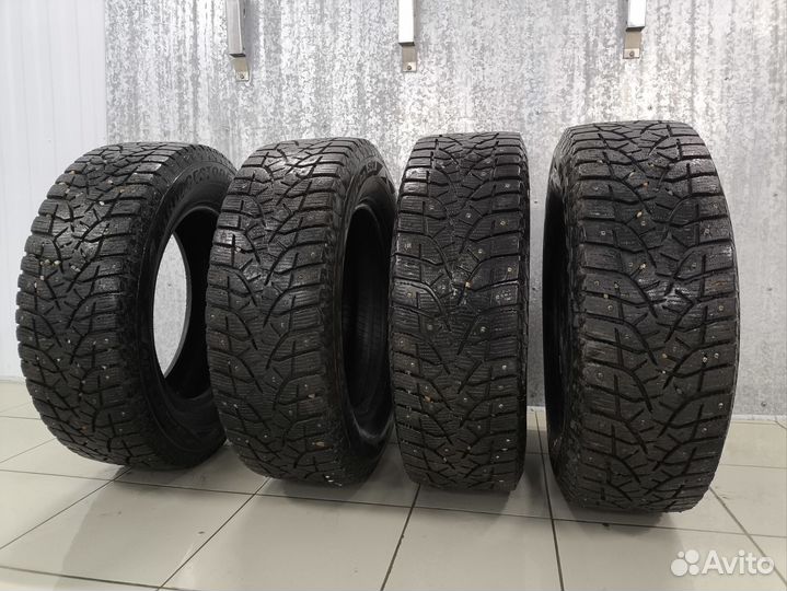 Bridgestone Blizzak Spike-02 SUV 215/65 R16 98T