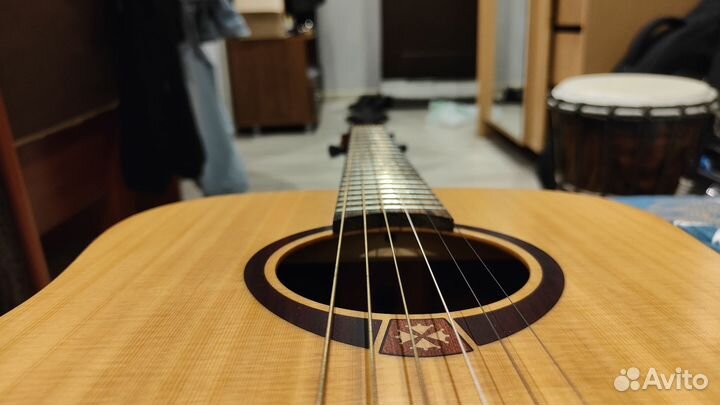 Акустическая гитара (массив)