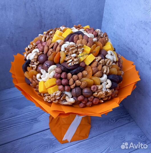 Съедобные букеты из орехов и сухофруктов