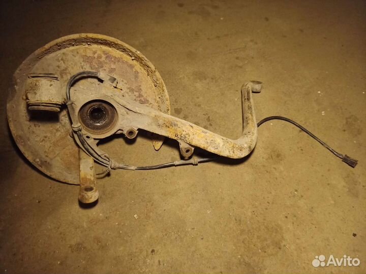 Кулак задний правый audi a4 b5 quattro