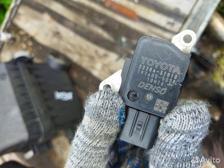 Расходомер воздуха Toyota Rav4 ACA31 2azfe 2006