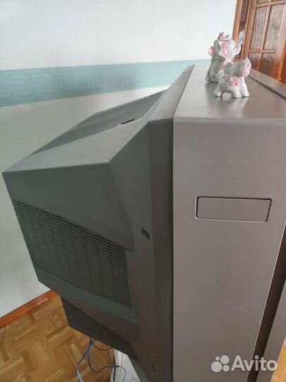 Телевизор Авест. 82 диагональ