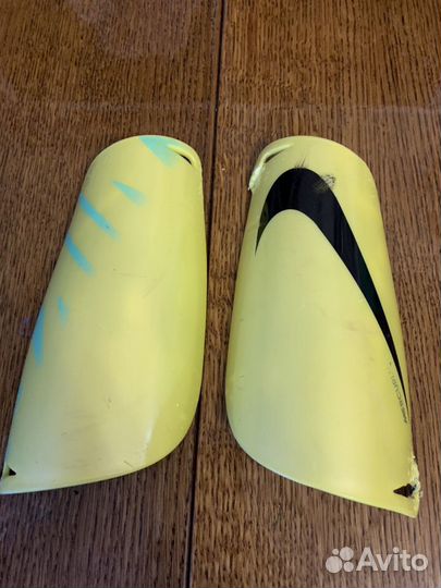 Футбольные щитки/бутсы/перчатки цены в описании