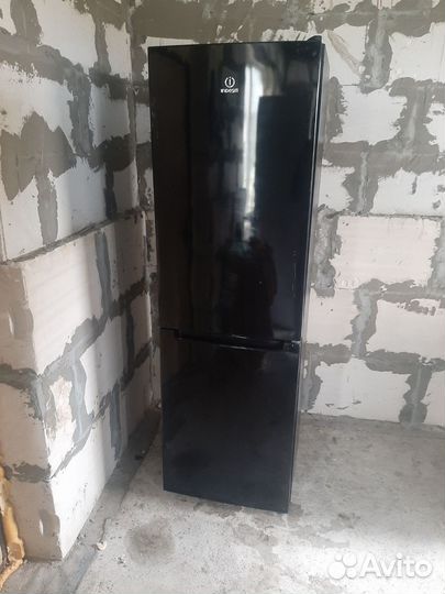 Холодильник indesit