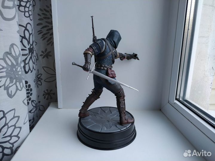 Фигурка Геральт грандмастер Фелин Dark horse в кор