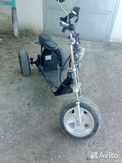 Трехколесный электроскутер