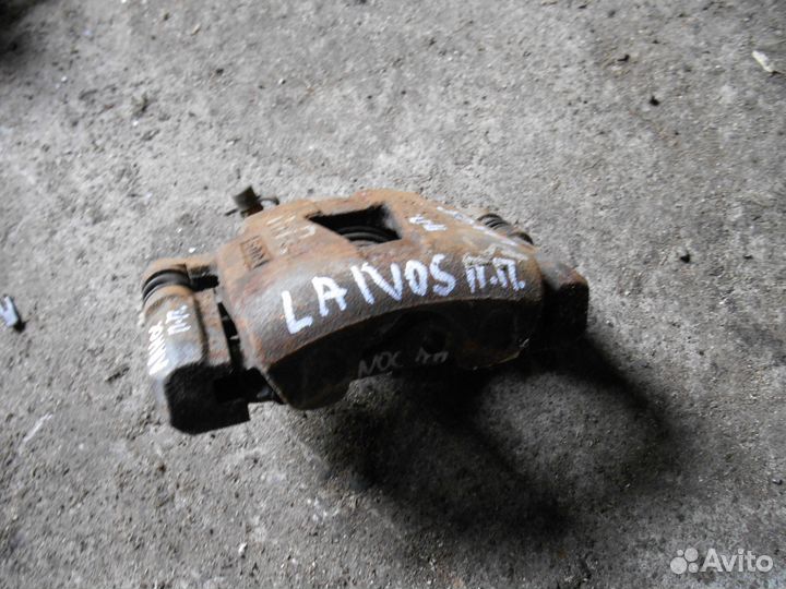 Передний правый суппорт Chevrolet Lanos