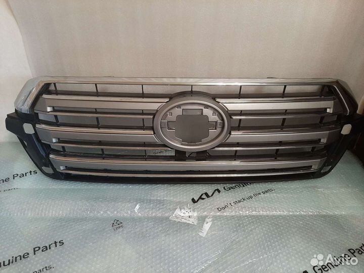Решётка радиатора Toyota Land Cruiser 200 Оригинал