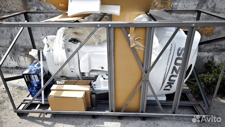 Мотор лодочный Suzuki DF175ATX белый в наличии