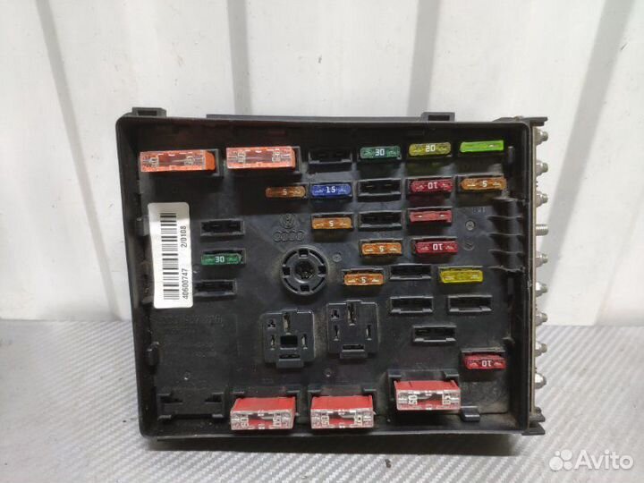 Блок предохранителей Volkswagen Passat B6