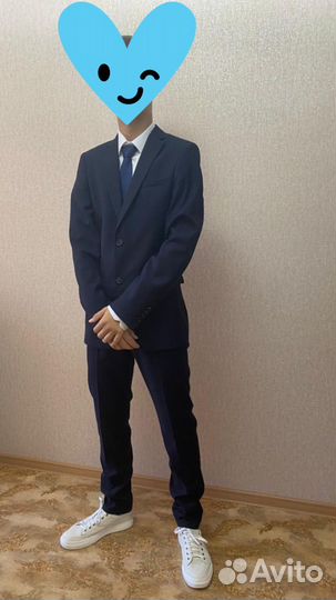 Костюм школьный + 3 рубашки