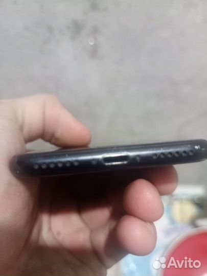 Мобильные телефоны бу iPhone SE 2020