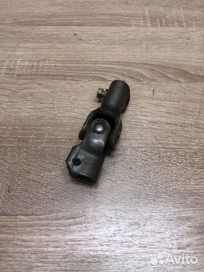 Крестовина рулевой рейки Тойота Карина E