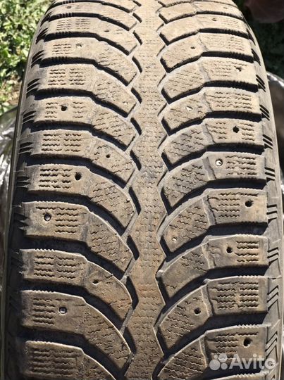 Bridgestone Blizzak Spike-02 215/60 R16
