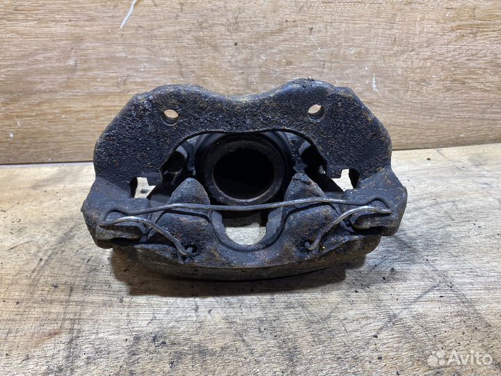 Суппорт передний правый Ford Focus 2 S79