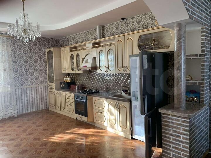 Дом 375 м² на участке 14 сот.