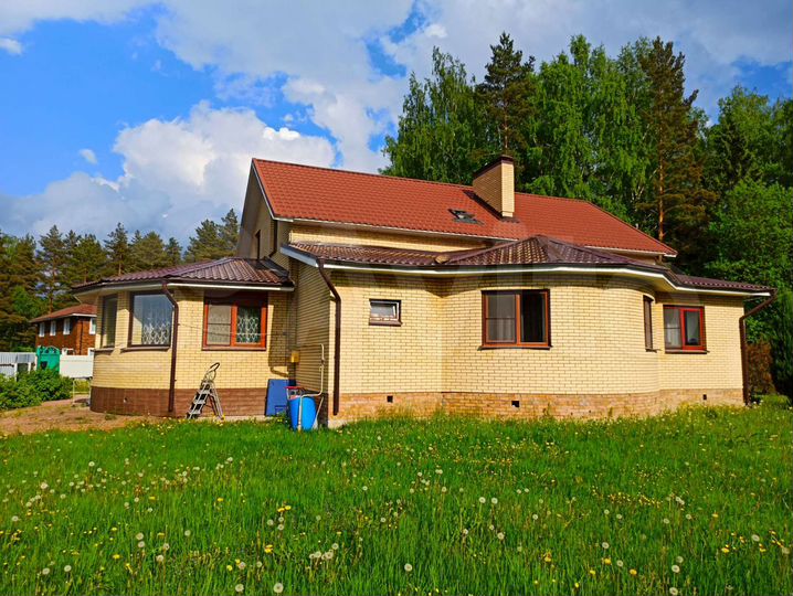 Коттедж 250 м² на участке 22 сот.