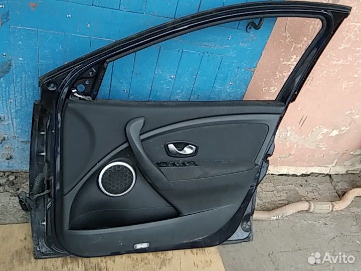 Дверь передняя правая Renault Megane III