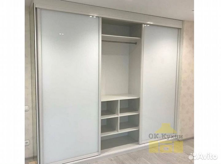 Шкаф с зеркалом