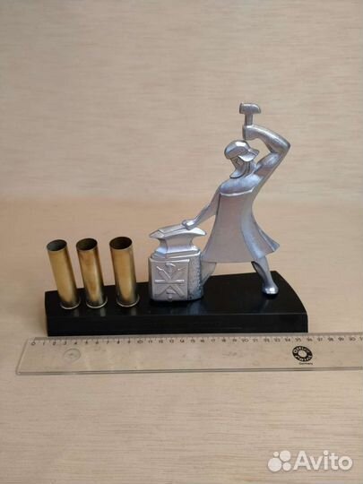 Сувенир настольный подставка кузнец Левша Тула